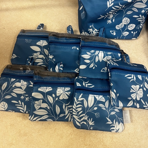 Lug - Blue and White Floral Twinkle Box Jewelry Organizer - Picture 9 of 12